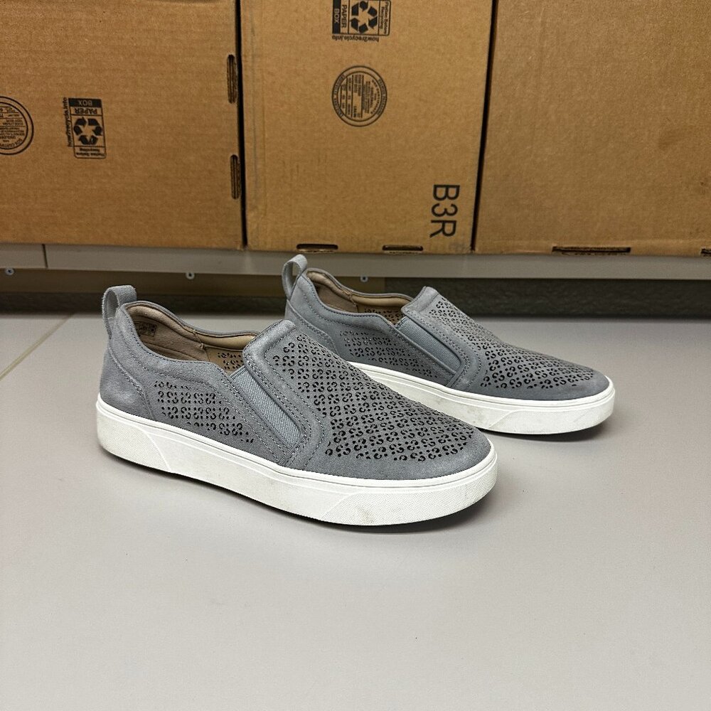 Vionic Kimmie Perf - grey suede - size 9.5